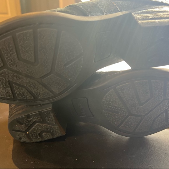 Black suede western inspired slides/mules. - Picture 7 of 7